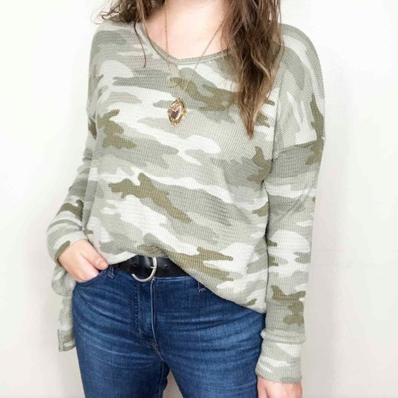 AEO Softest Flannel Plush V Neck Long Sleeve Top - Picture 8 of 12